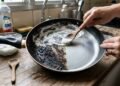 Como limpar panela queimada por fora sem riscar o teflon nem gastar com produtos caros