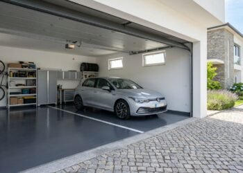 Como pintar piso de concreto sem obra e mudar o visual sua casa gastando pouco
