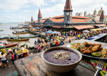 Onde o açaí é servido com peixe frito e recebeu o selo de Cidade Criativa da Gastronomia da UNESCO encanta com paisagens da Amazônia e uma culinária única