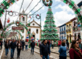 Como 6 milhões de garrafas PET viraram uma cidade inteira: a Pérola do Vale reinventou o Natal a 80 km de São Paulo
