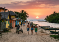 Uma vila sem carros no Nordeste preserva ruas de areia e um jeito raro de viver junto à natureza