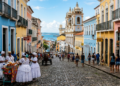 A cidade que marcou o início do Brasil colonial e hoje é famosa por sua festa de rua internacional