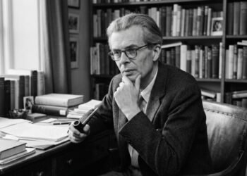Aldous Huxley, escritor e filósofo: “A experiência não é o que acontece com você, mas o que você faz com o que acontece com você.”