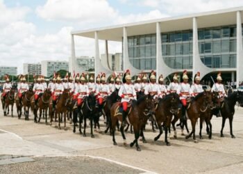Dragões da Independência: a guarda do Planalto que nasceu em 1808 e ainda veste o uniforme imperial de Dom Pedro I