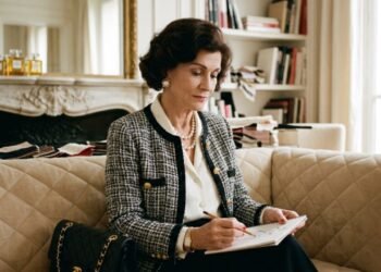 Coco Chanel, estilista francesa, sobre a velhice: “Você pode ser linda aos trinta, encantadora aos quarenta e irresistível pelo resto da vida.”