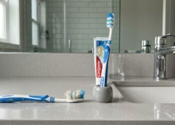 Quantas vezes trocar a escova de dente para manter a boca saudável