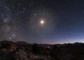 Astronomia explica por que o céu mostra um passado invisível e porque algumas estrelas podem já ter desaparecido e ainda brilham para nós
