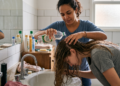 Por que muitas mulheres lavam o cabelo com vinagre branco e para que serve