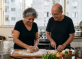 Uma linha de pesquisa sobre tédio relacional aponta que o problema em muitos vínculos longos pode estar menos no tempo da relação e mais na repetição, enquanto pequenas experiências novas ajudam a devolver presença e interesse