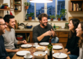 A psicologia diz que adultos que fazem piada de tudo não são rasos, mas aprenderam a usar o humor como proteção emocional desde cedo