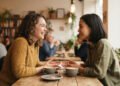 O contato presencial fortalece vínculos que as telas não conseguem substituir, neurociência explica