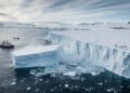 Cientistas acompanham iceberg formado após grande ruptura em geleira da Antártida