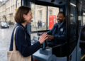 A psicologia sugere que as pessoas que cumprimentam o motorista do ônibus ao entrar não o fazem só por simpatia, mas por validação da presença do outro