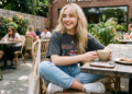 Frase de Sabrina Carpenter no dia: “Please Please Please”. Um ensinamento sobre relações confusas, expectativa e medo de se decepcionar