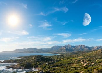 O encontro visual entre Sol e Lua acontece em momentos específicos do dia, mostra os cientistas sobre isso