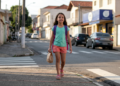 Pesquisas sobre independência infantil, ir a pé até lugares próximos, resolver pequenos conflitos sozinho e fazer tarefas sem ajuda sugerem que essa liberdade fortalece a confiança da criança no dia a dia
