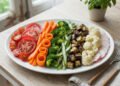 Por que os nutricionistas recomendam "comer o arco-íris": os benefícios reais de variar as cores no prato