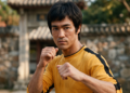 Frase de Bruce Lee no dia: “Eu não temo o homem que praticou 10 mil golpes uma vez, mas o que praticou um golpe 10 mil vezes”. Uma reflexão sobre repetição e excelência em tempos de dispersão