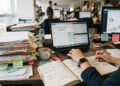 A neurociência que o hábito de fazer tudo sozinho aumenta a fadiga mental no trabalho