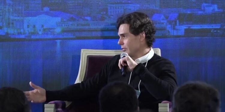 Guilherme Benchimol começou a sua trajetória após ser demitido de uma corretora de valores no Rio de Janeiro - Créditos: Youtube / Valor Econômico