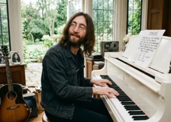 John Lennon e sua reflexão pacifista: “Se todos exigissem paz em vez de mais uma televisão, então haveria paz.”