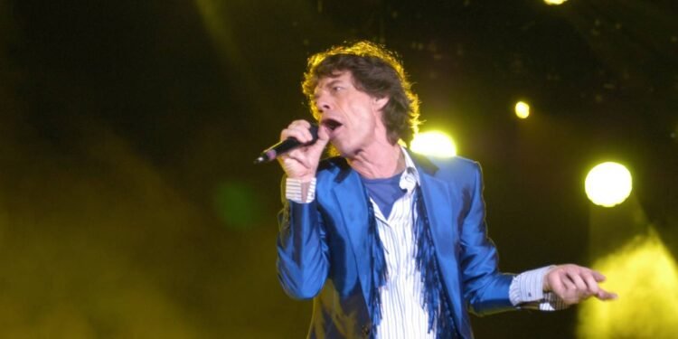 O icônico líder dos Rolling Stones surpreendeu o público ao resumir sua visão sobre conquistas em uma música que virou marca registrada em 1969 - Créditos: depositphotos.com / xyz fotos