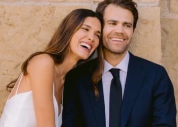 O detalhe mais fofo do casamento de Paul Wesley e Natalie Kuckenburg mostra por que os mini weddings conquistam famosos