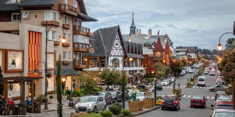 O desenvolvimento econômico de Gramado baseia-se em um pacto silencioso de cooperação entre a administração pública e a iniciativa privada local - Créditos: depositphotos.com / diegograndi