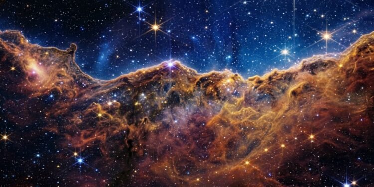 Os radiotelescópios mais potentes do mundo miraram direto para o coração caótico da Via Láctea para rastrear sinais químicos quase imperceptíveis