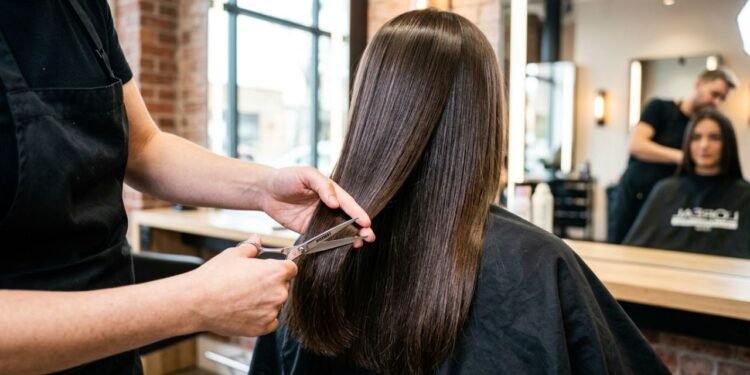 O formato natural das suas mechas determina o intervalo ideal entre as tesouradas