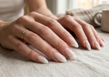 As manicures francesas estão fora de moda: aqui está a nova versão, mais elegante e simples, que você vai querer usar neste  inverno