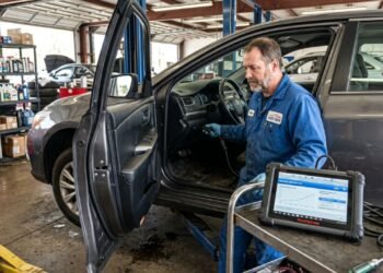 Motorista compra sedan semi-novo com 45 mil km rodados por R$ 68 mil, descobre na primeira revisão em concessionária que o painel foi adulterado e a rodagem real passa de 140 mil km