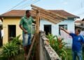 Morador instala um pergolado de madeira no quintal para criar uma área de descanso, mas a estrutura invade o terreno vizinho e termina em ação judicial