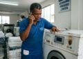 Dono de lavanderia adquire máquina de lavar seminova por R$ 14 mil para atender pousada, o painel eletrônico queima com vazamento interno de água na primeira semana e o vendedor se recusa a enviar um técnico