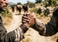O verdadeiro motivo pelo qual começamos a apertar as mãos vai mudar a forma como você cumprimenta alguém
