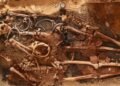 Arqueólogos encontraram línguas de ouro em tumbas egípcias e revelaram um ritual de 2 mil anos