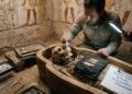 Arqueólogos encontraram línguas de ouro em tumbas egípcias e revelaram um ritual de 2 mil anos