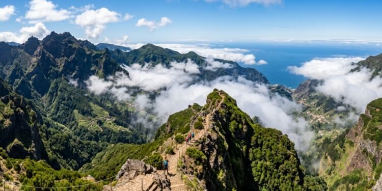 A charmosa cidade de Funchal, localizada na famosa Ilha da Madeira em Portugal, virou a queridinha de quem já passou dos sessenta anos. // Imagem ilustrativa