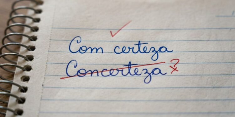A Academia Brasileira de Letras reforça que o termo deve sempre ser escrito de forma separada. O uso da palavra única é um dos erros mais frequentes nos aplicativos de mensagens corporativas