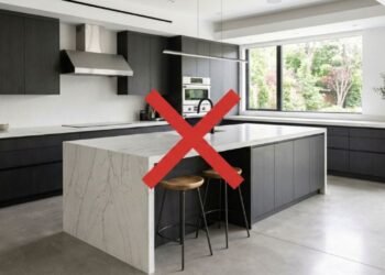 O reinado do mármore nas casas modernas chega ao fim: a nova alternativa que imita a pedra natural e que será tendência nas cozinhas em 2026