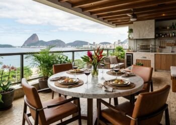 Mármore ou madeira maciça: qual mesa de jantar combina mais com a sua casa