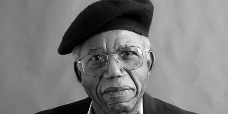Chinua Achebe, escritor nigeriano: "Enquanto os leões não tiverem historiadores, as histórias de caça glorificarão o caçador."