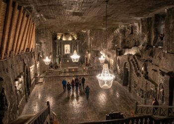 A cidade subterrânea na Polônia feita de sal que esconde uma igreja gigante a 327 metros de profundidade