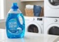 Existe um motivo oculto para a maioria dos detergentes para roupa serem azuis, e não tem nada a ver com o poder de limpeza