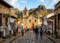 Com 1.440 metros de altitude sobre uma montanha de quartzo, a cidade mais mística de Minas Gerais encanta com lendas e paisagens únicas