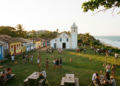 A vila baiana de quase 450 anos que preserva casinhas coloridas, praias paradisíacas e um dos destinos mais desejados do Brasil