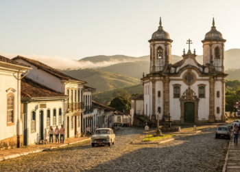 A cidade mineira aos pés da 1ª serra do Espinhaço guarda uma igreja com forro de Mestre Ataíde e séculos de história