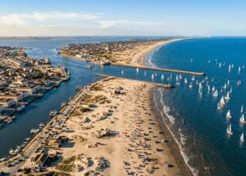 A cidade que deu nome ao estado inteiro: Rio Grande tem a maior praia do mundo e carrinhos a vela sobre o mar