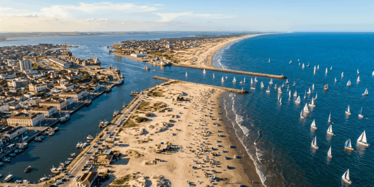 A cidade que deu nome ao estado inteiro: Rio Grande tem a maior praia do mundo e carrinhos a vela sobre o mar