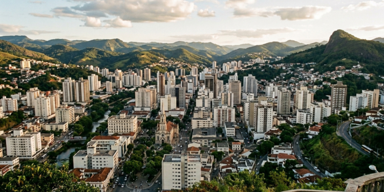 A Manchester Mineira foi a 1ª cidade a receber energia hidrelétrica de Minas e hoje une IDH alto, vinhos de altitude e tradição